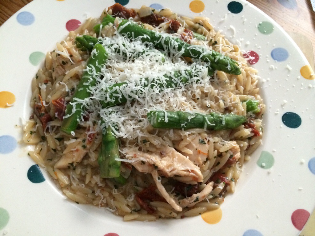 orzo with chicken, asparagus and sundried tomatoes
