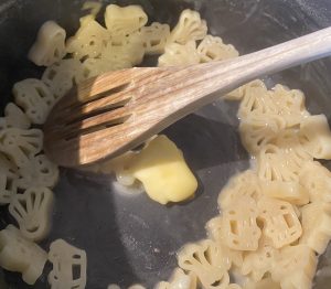 Pasta with butter in the saucepan